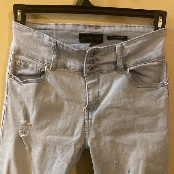 KENDALL + KYLIE - Picture 2 of 10